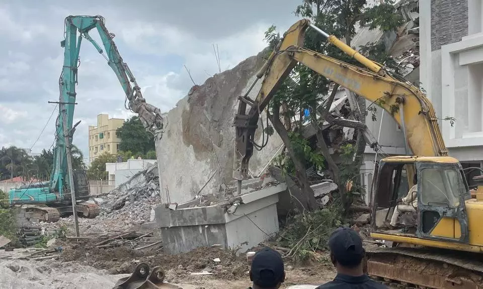 HYDRAA Destroys Illegal Buildings